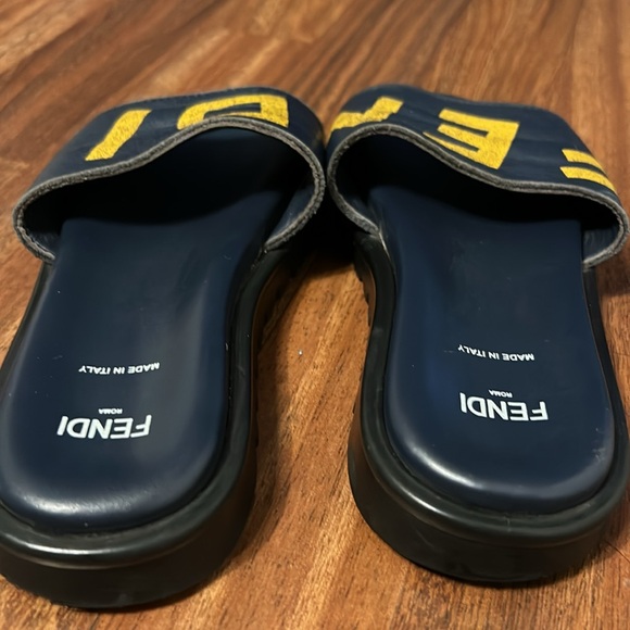 Fendi Kids Slipper - Picture 7 of 7